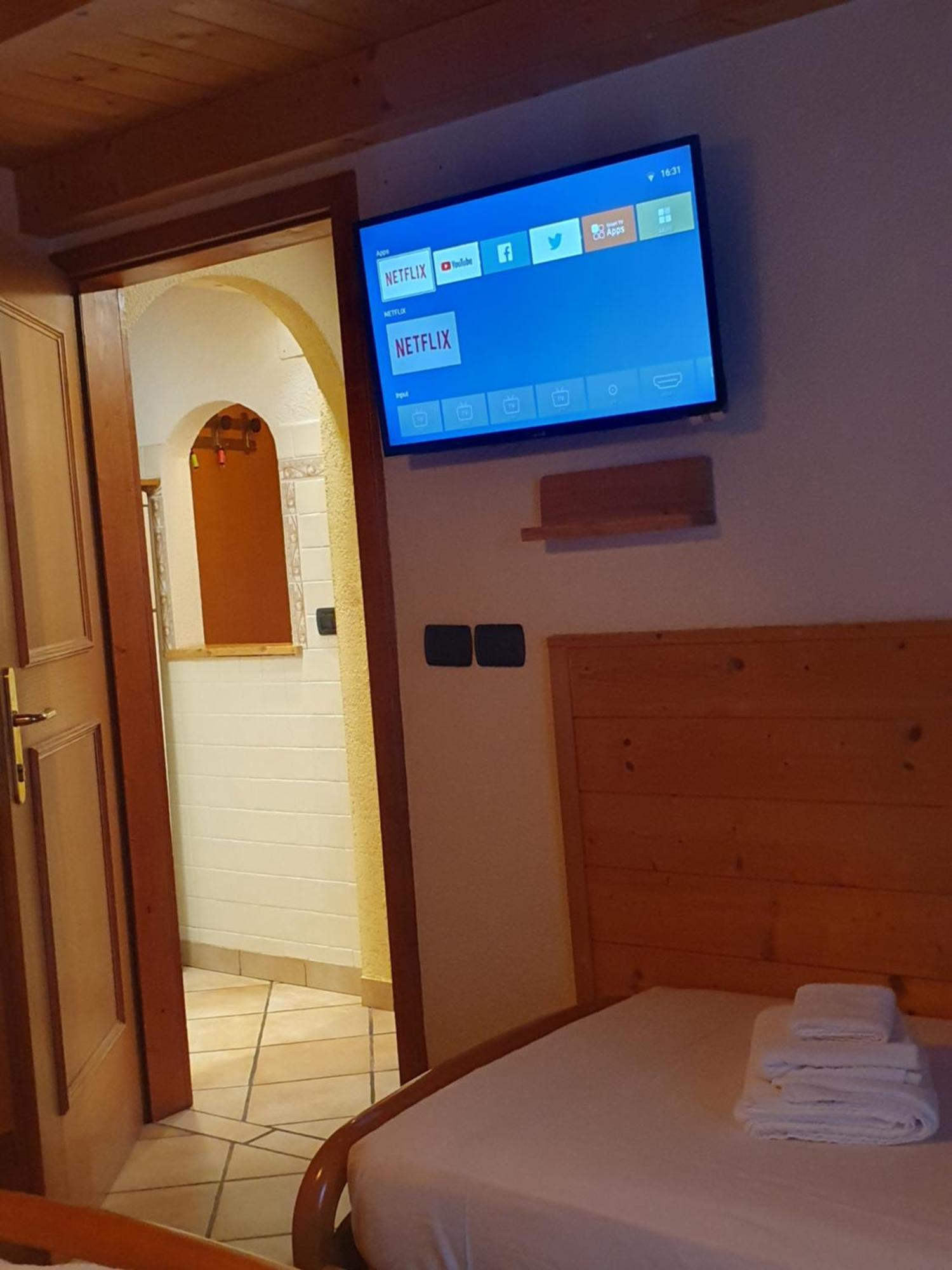 Casa Claudio-Appartamenti In Centro Campitello di Fassa Dış mekan fotoğraf
