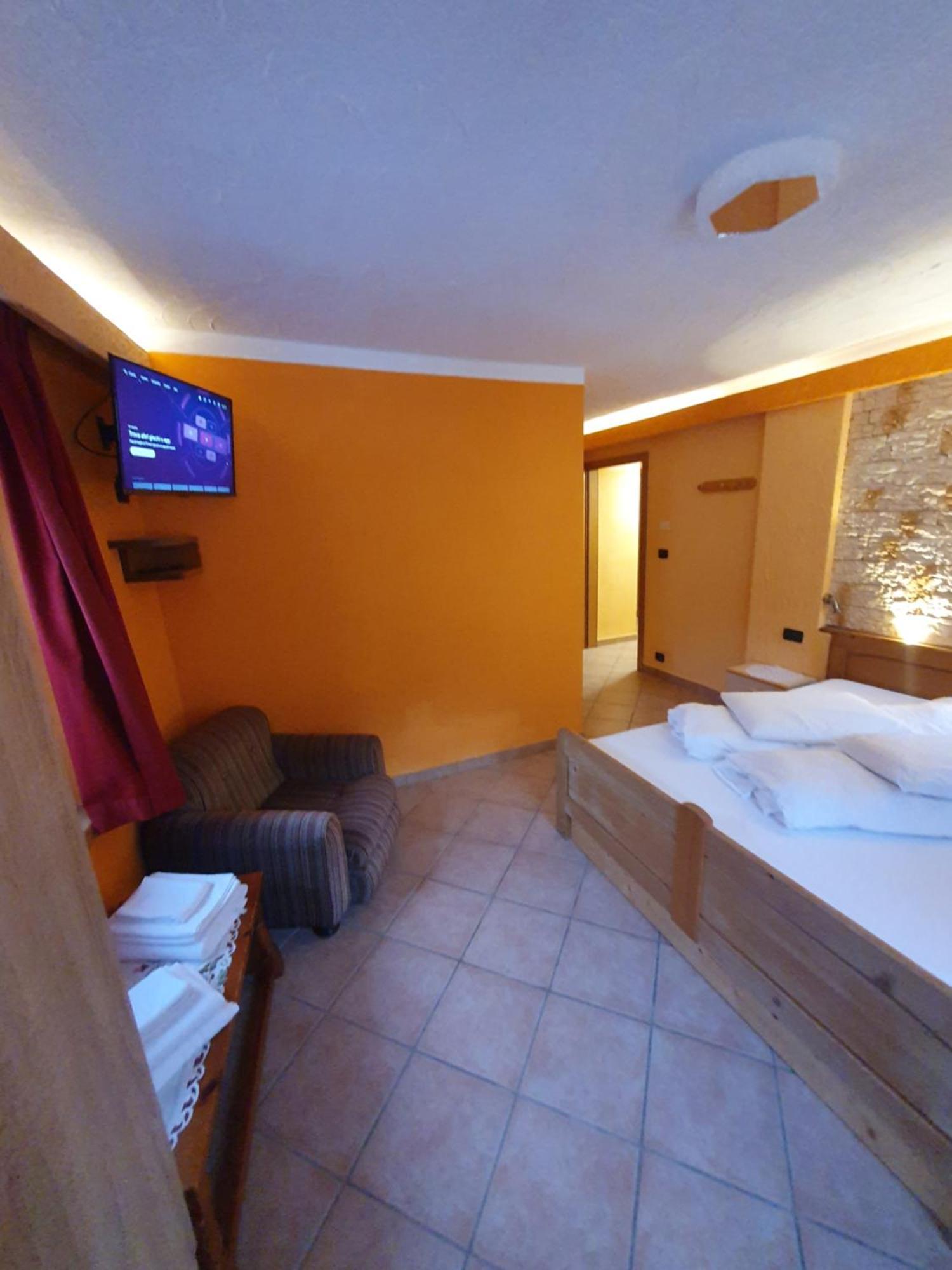 Casa Claudio-Appartamenti In Centro Campitello di Fassa Dış mekan fotoğraf