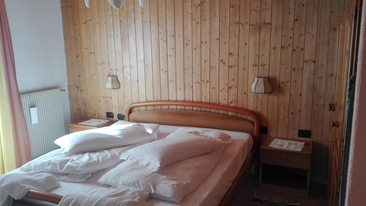 Casa Claudio-Appartamenti In Centro Campitello di Fassa Dış mekan fotoğraf
